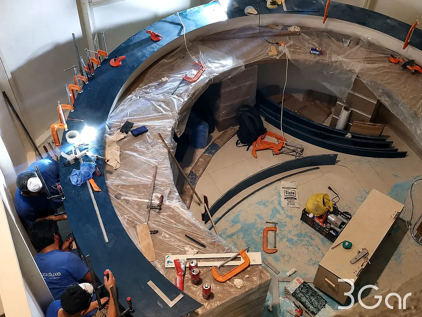 Instalación de cubierta de superficie sólida
