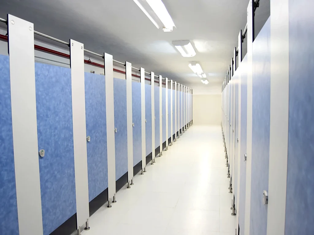Mamparas sanitarias de compacto fenólico modelo reforzado americano 3Gar